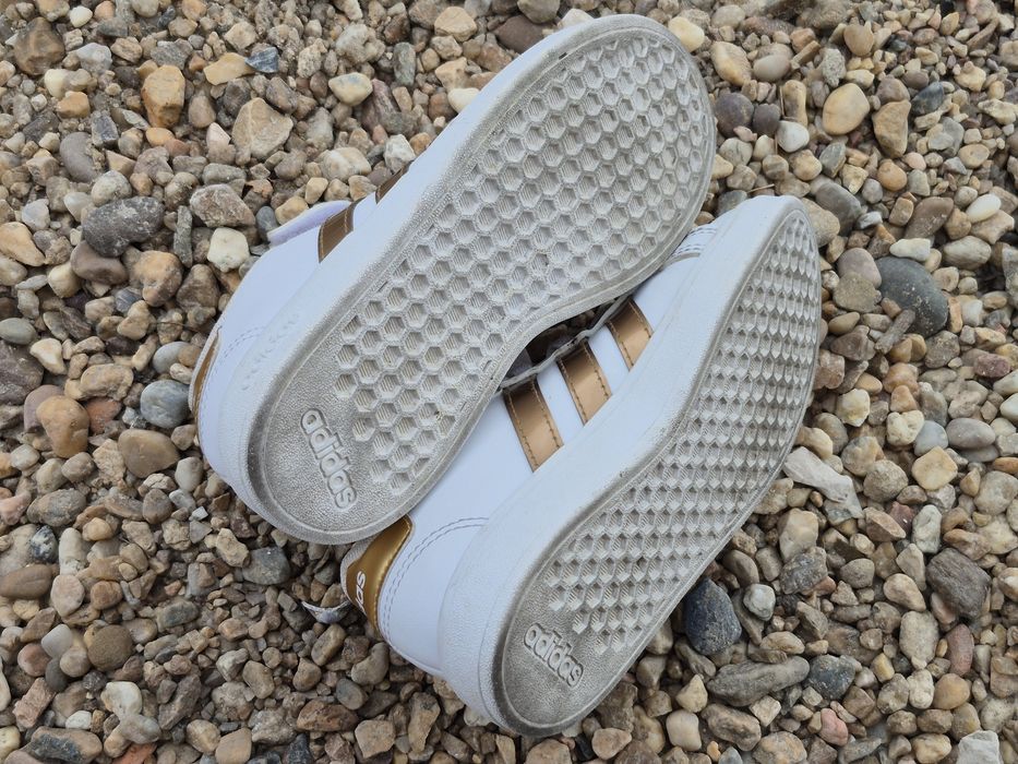 Varios tipos de sapatos para Criança