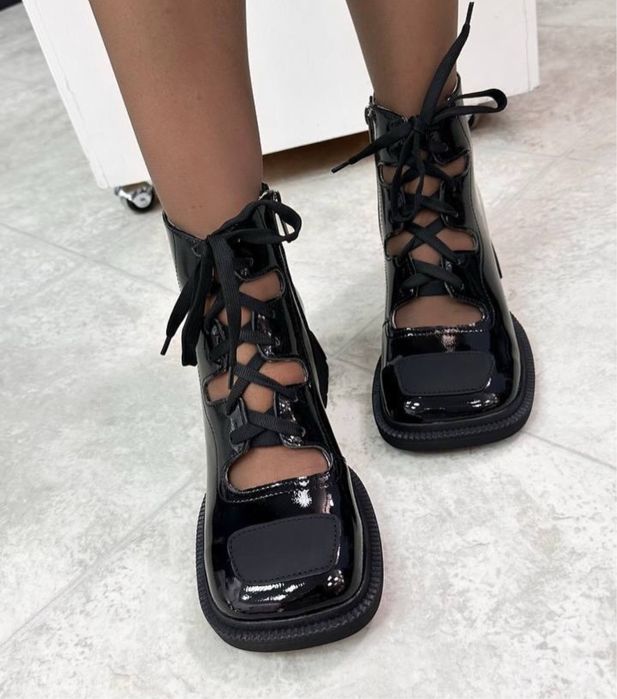 Стильні черевики на шнурівці. Натуральна лакова шкіра.