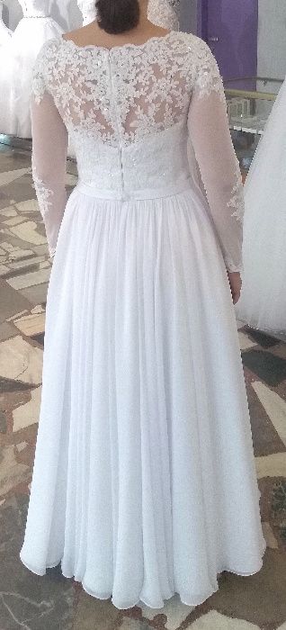 suknia ślubna z długim rękawem