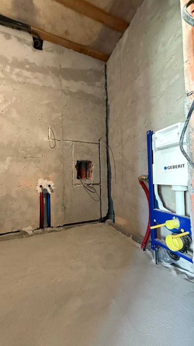 Таунхаус з ремонтом (під чистове оздоблення) в Ірпені.