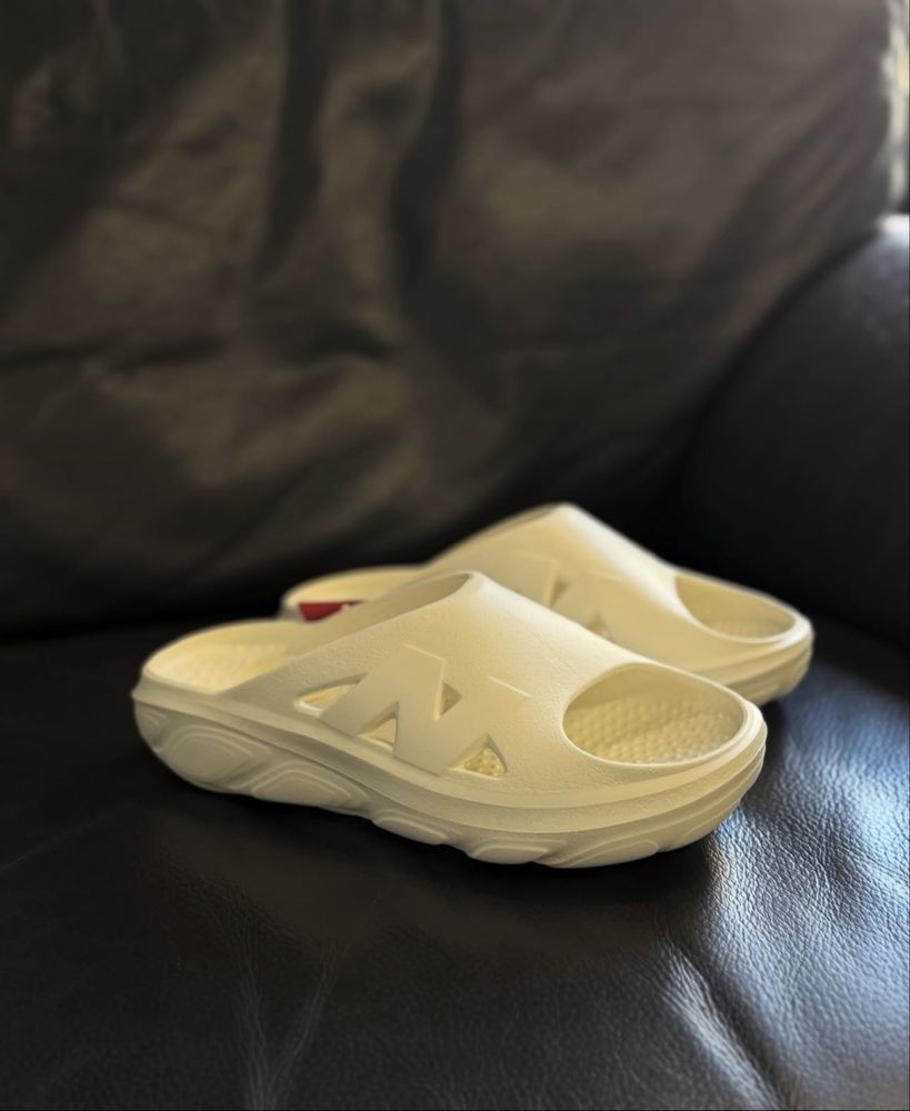 Нові оригінальні шльопанці від New Balance (RCVRYSC1) є 37.5р. 38.5р.