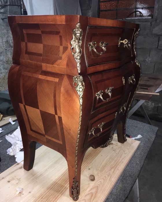 Reparação e restauro de mobiliario.