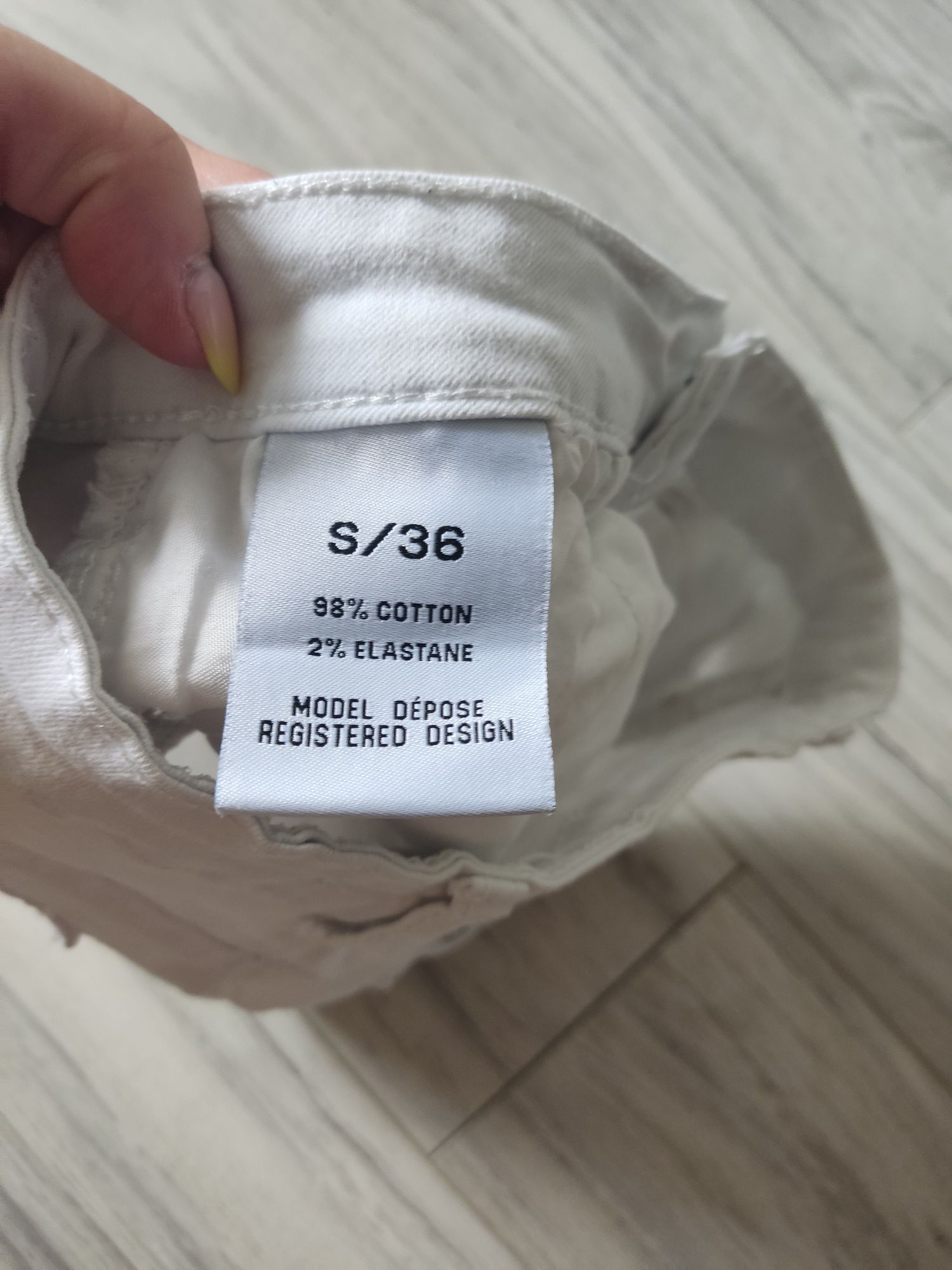 Białe spodenki 2 sztuki rozm. 152