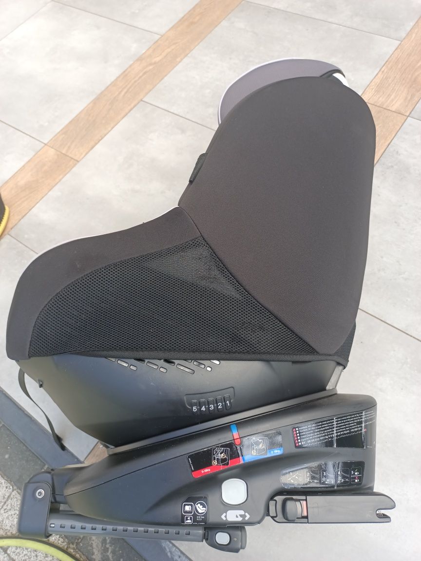 Fotelik obrotowy Joie 0-18 kg z bazą ISOFIX