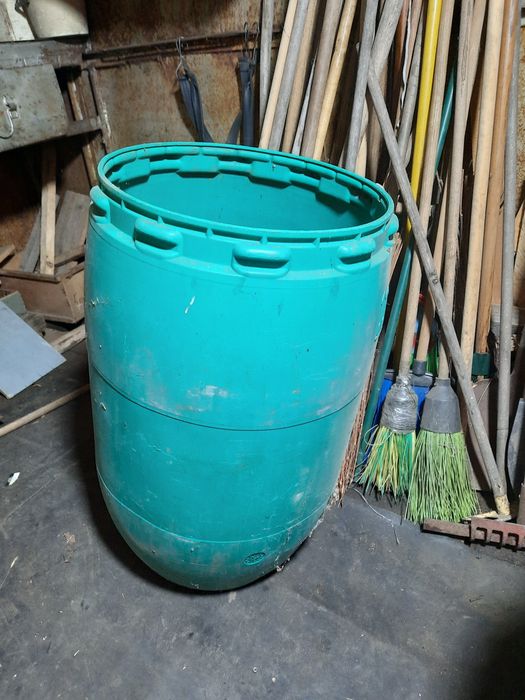 Бочка пластиковая большая