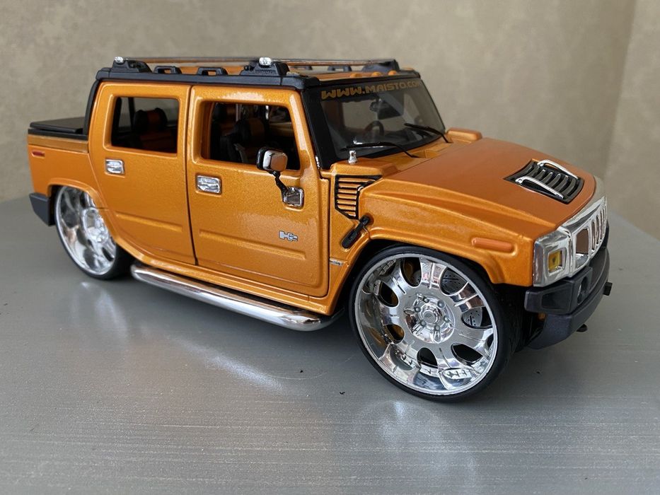 Модель Hummer H2 SUT 1/18 Maisto Prorodz