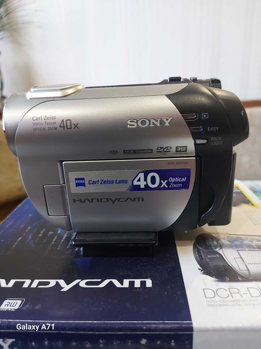 Відеокамера SONY DCR-DVD106E
