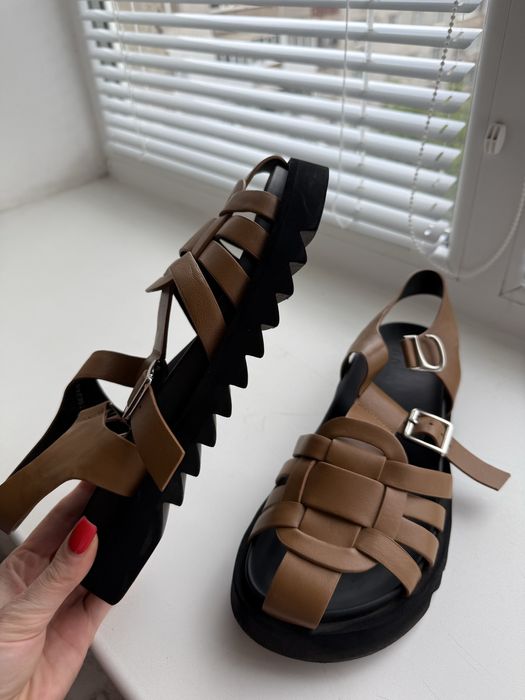 Продам жіночі сандалі