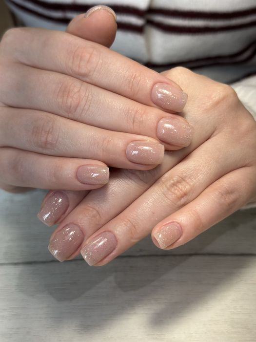 Манікюр , педікюр.