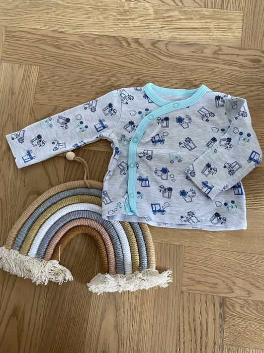 Szary kaftanik w granatowe traktorki z turkusową lamówką