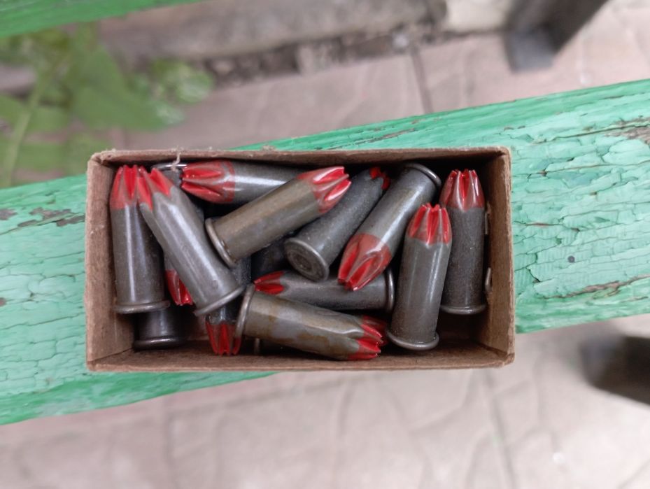 пороховий дюбельний пістолет пц-84 + ящик патронів для нього