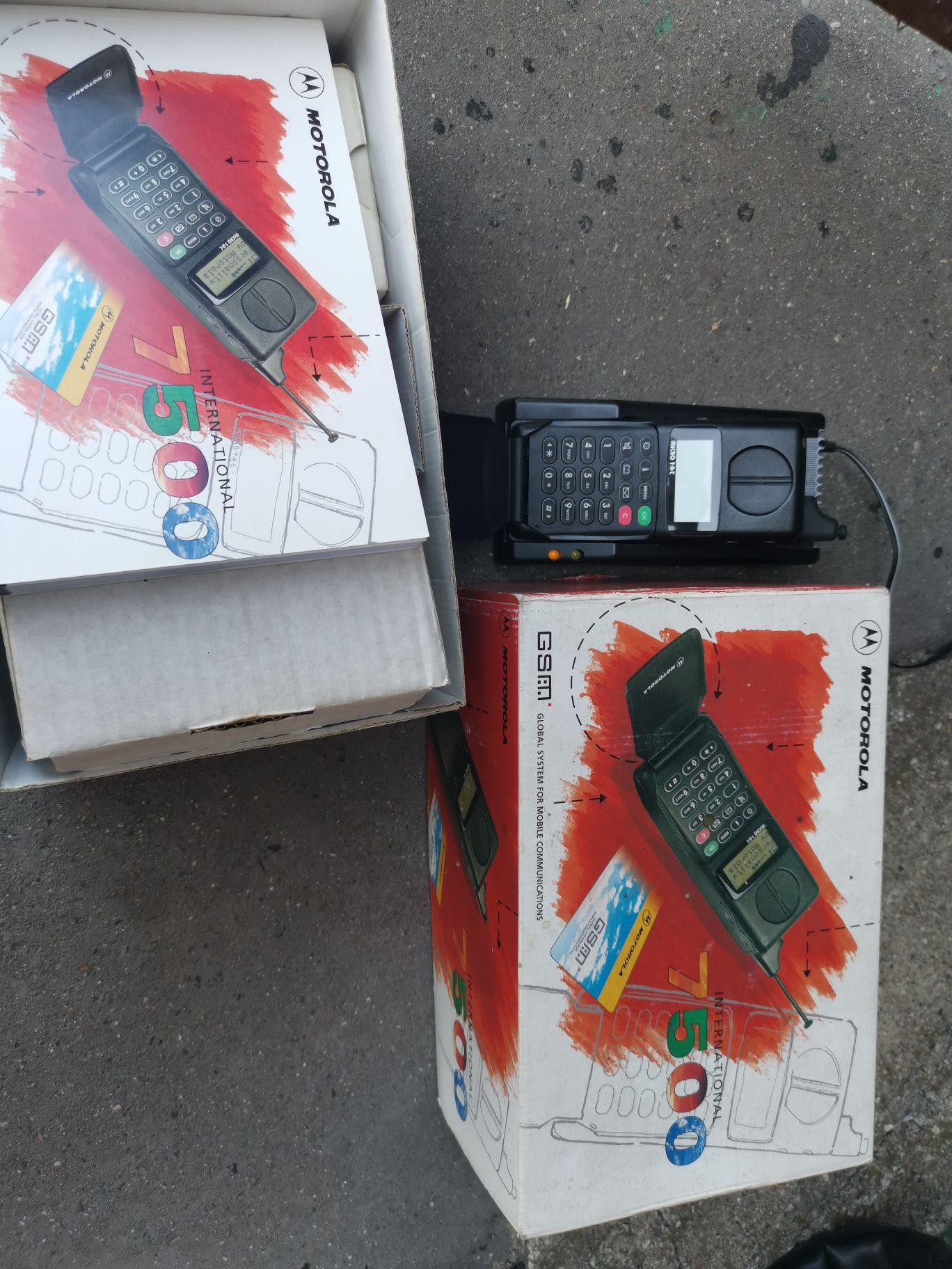 Telefon komórkowy Motorola 7500 retro vintage