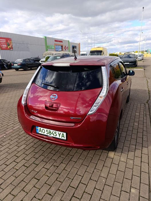 Продам машину Ніссан ліф 2016