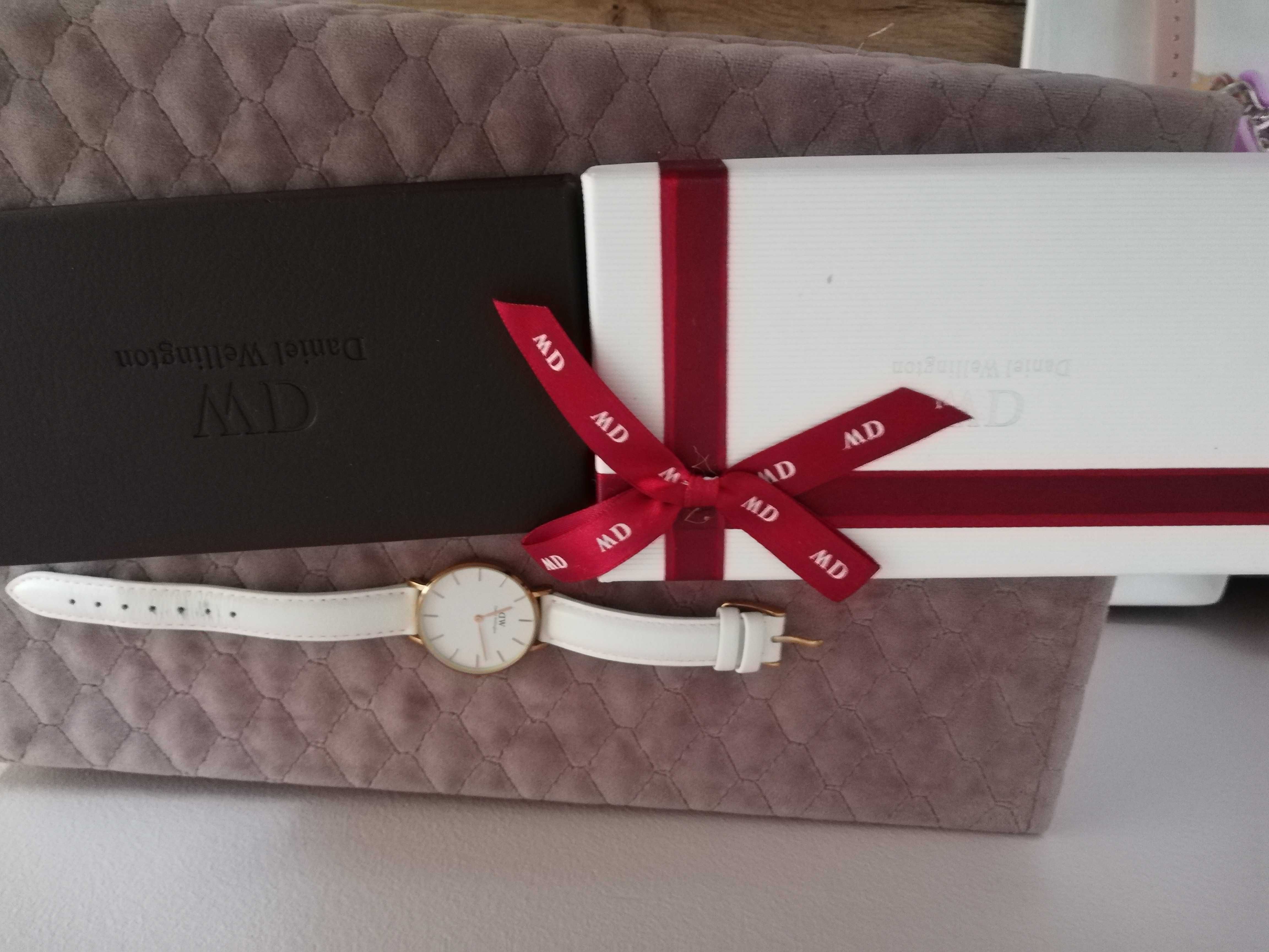 Zegarek Daniel Wellington bialy pasek