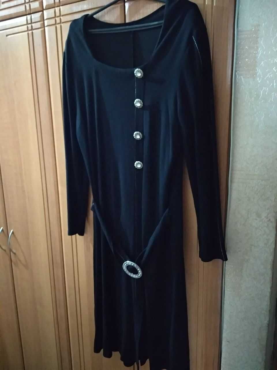 Продам женские блузки и платья 50-54 размер в хорошем состоянии
