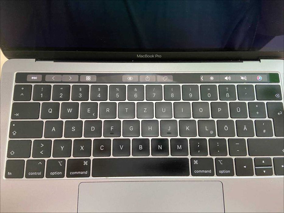 MacBook Pro 13” 2019 | i7 / 16GB RAM / 512GB SSD + 2 док-станції