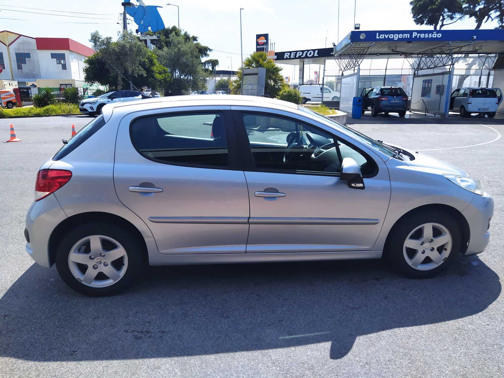 Peugeot 207 Hatchback 1.4 16v 95cv Gasolina (66875 Km)