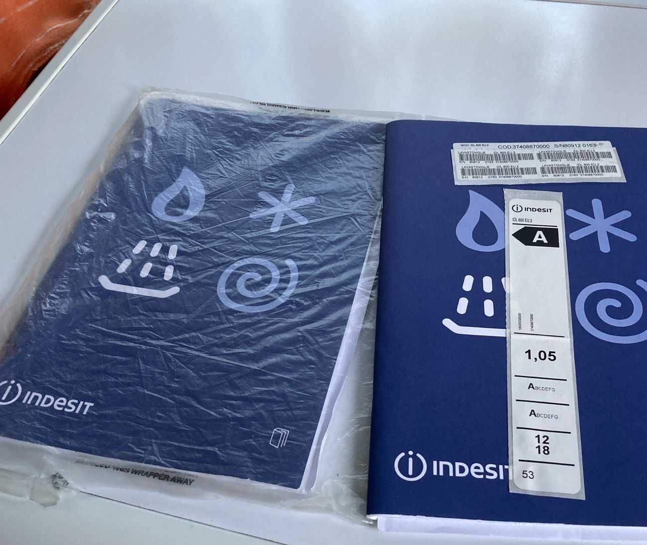 Посудомоечная машинка Indesit.