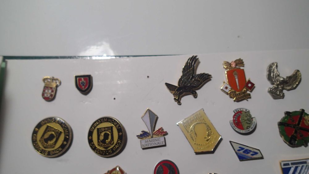 Pins antigos McDonalds e Militares
