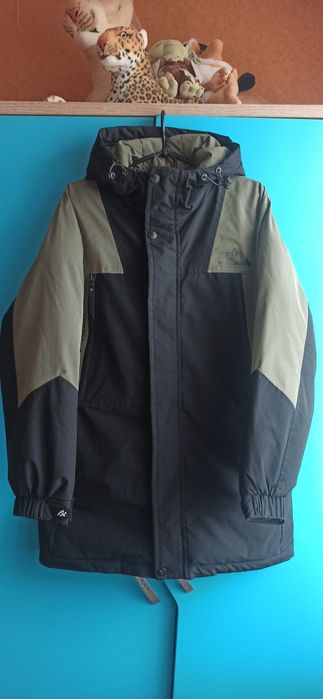 Продам  зимові та демісезонні курточки.