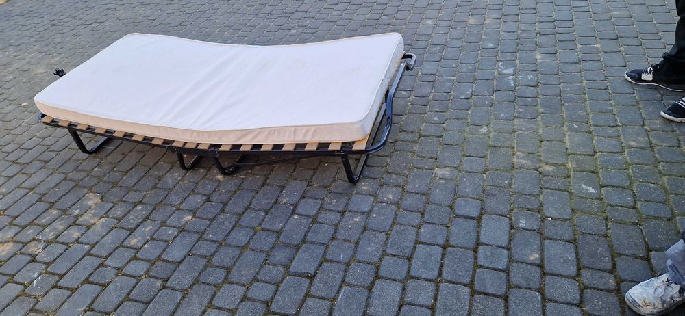 Łóżko polowe kompletne z materacem