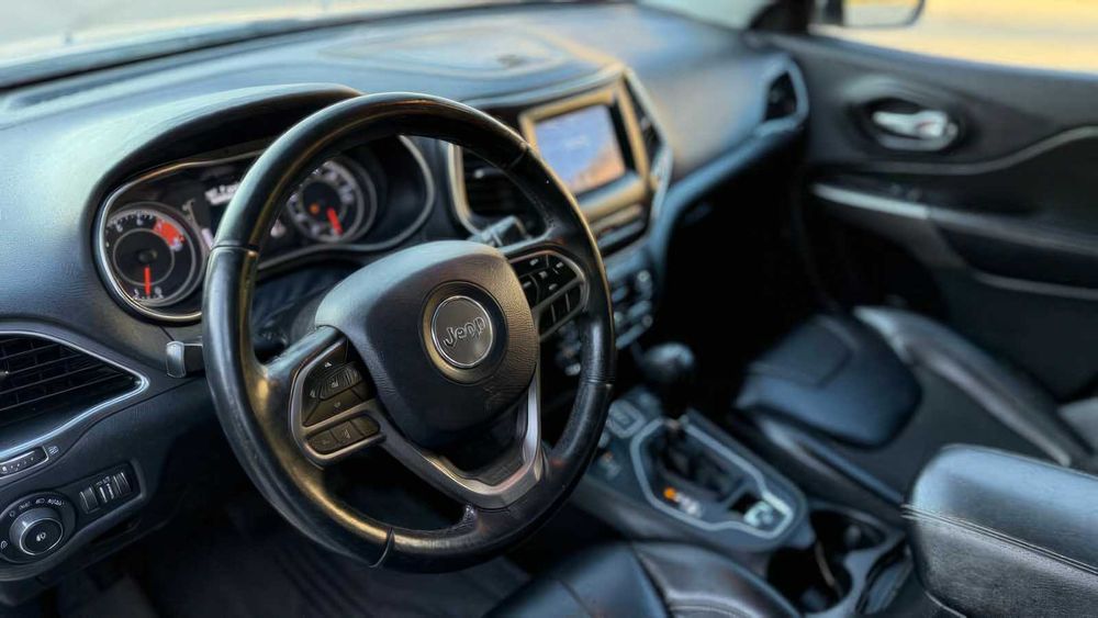 Jeep Cherokee Latitude Plus      2019