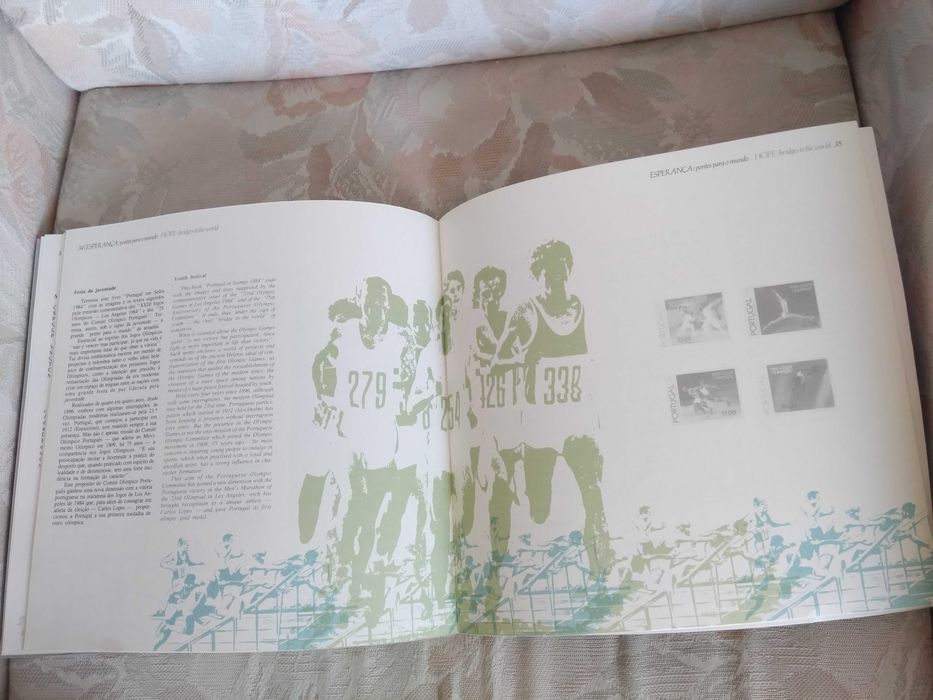 Livro "Portugal em selos 1984"