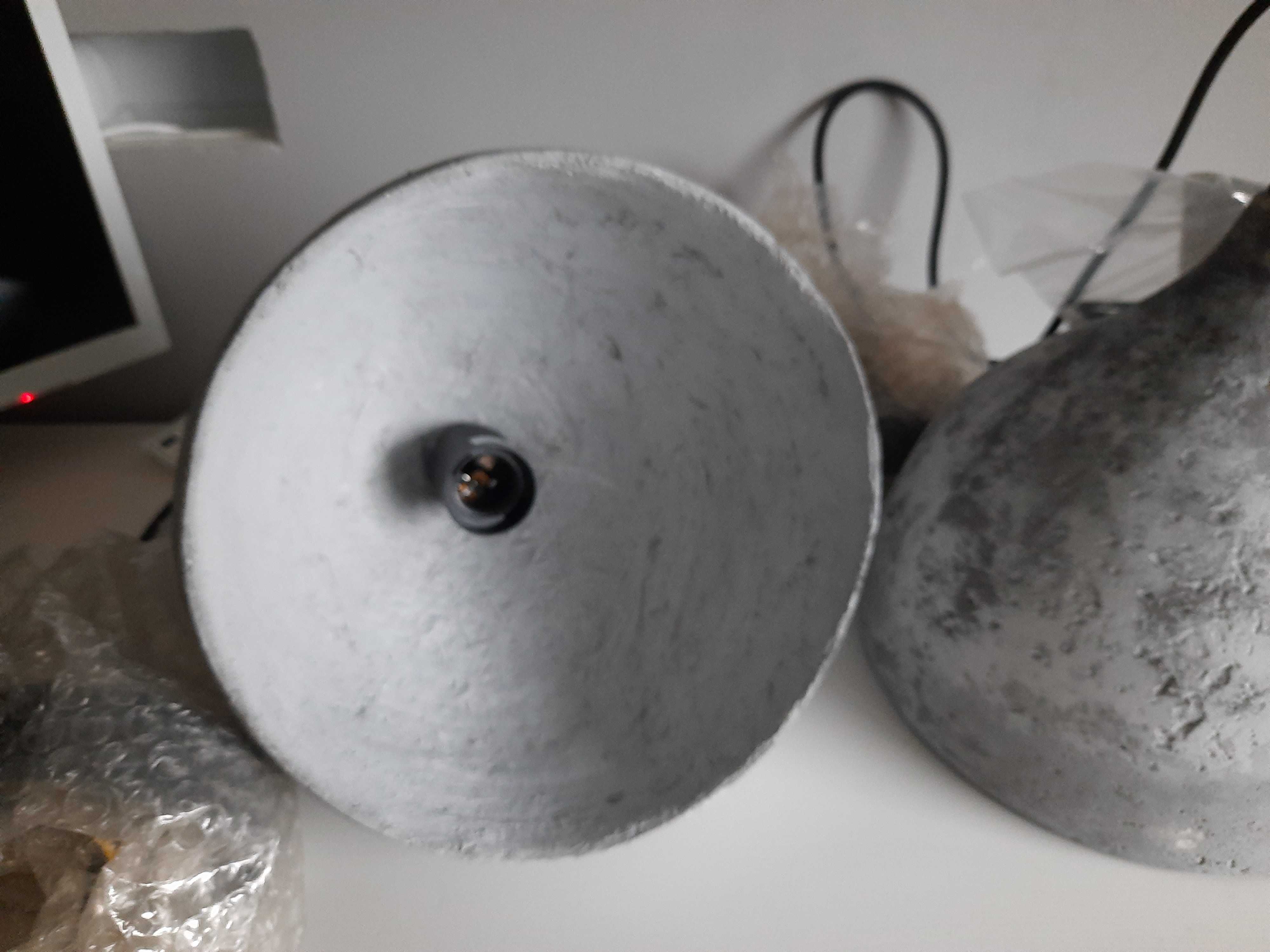 Dwie betonowe lampy In Art