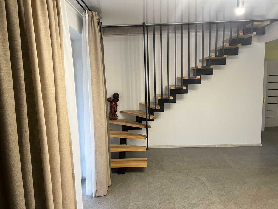 Продаж 2-х поверх. нового будинку з евроремонтом  м.Хмельницький