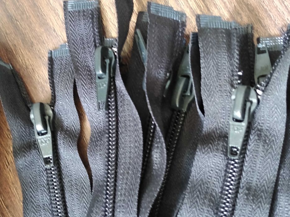Zamki błyskawiczne żyłkowe Top, różne długości.