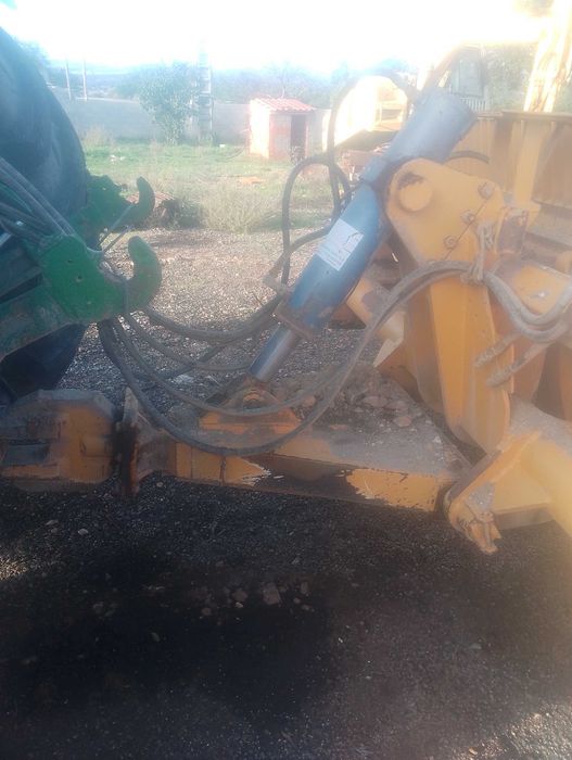 Trailla niveladora transportadora