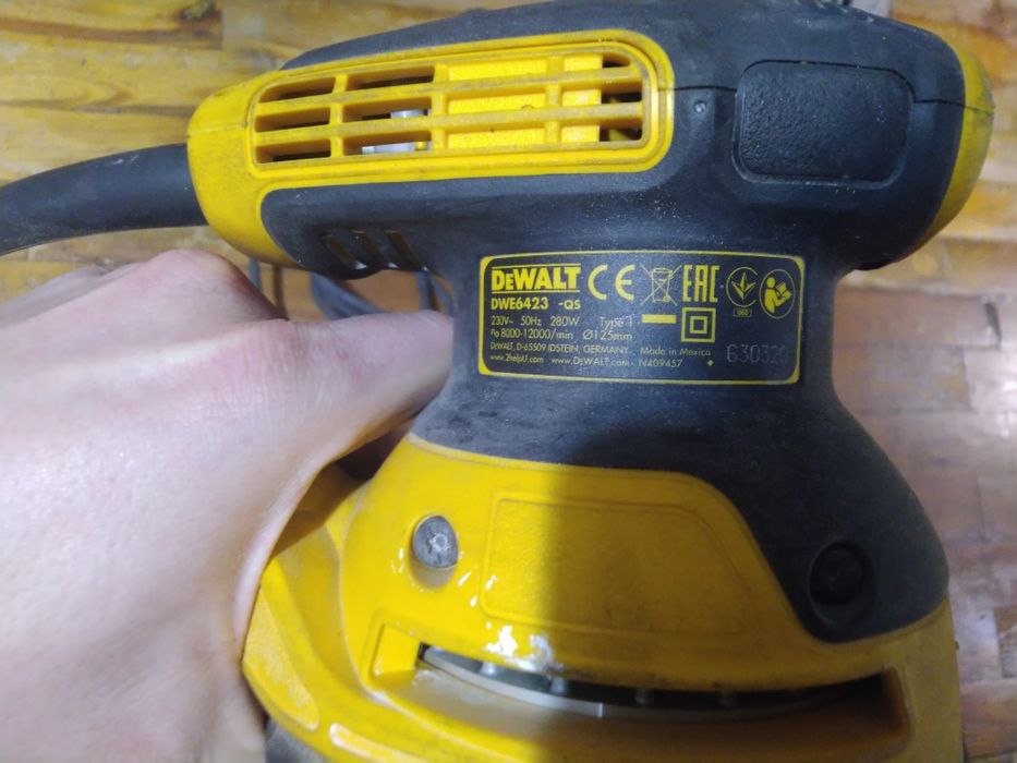 Эксцентриковая шлифмашина DeWalt DWE6423 в отличном состоянии !
