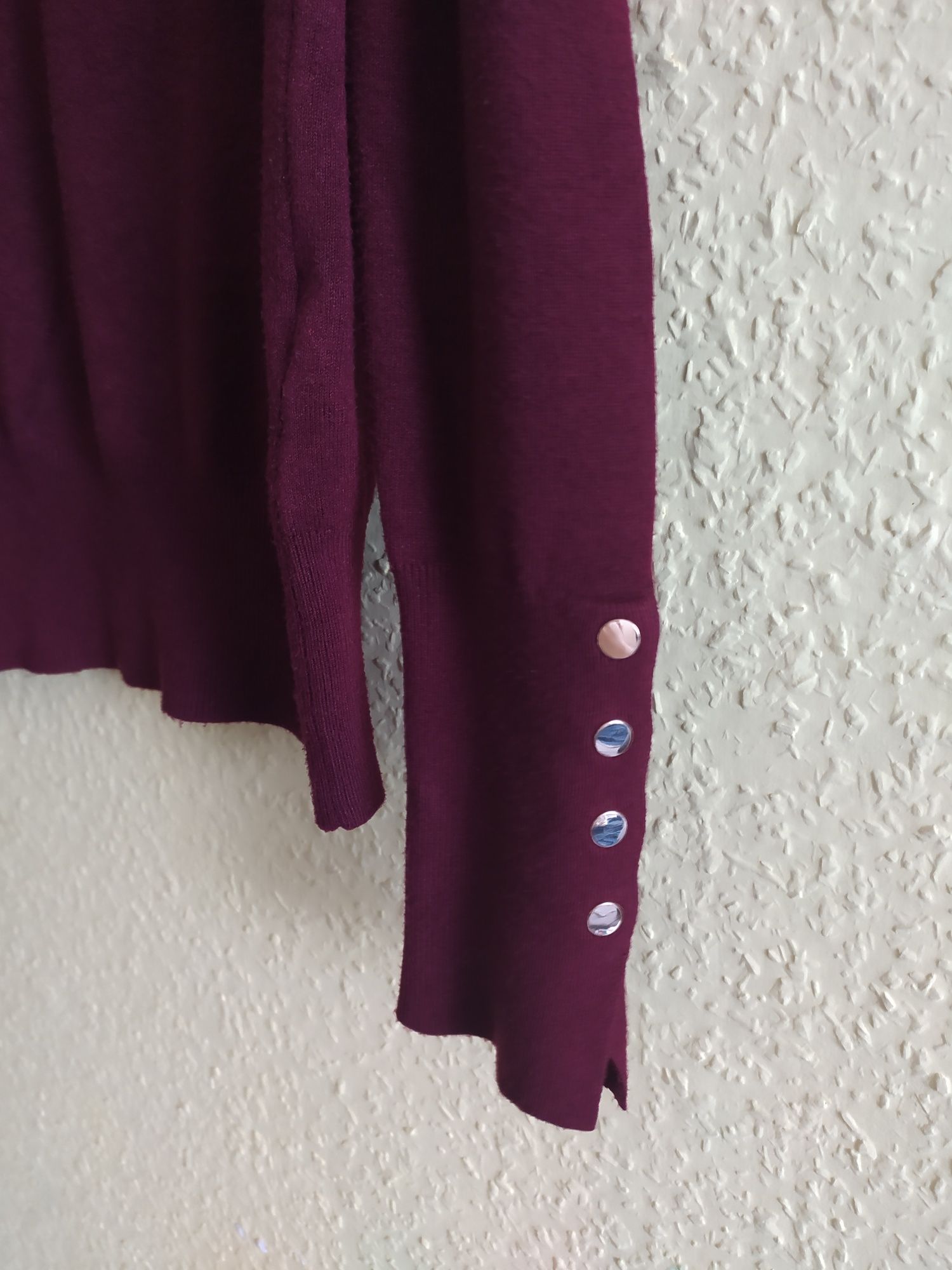 Cienki sweterek ZARA bordowy kolor, ozdobne rękawy S / M