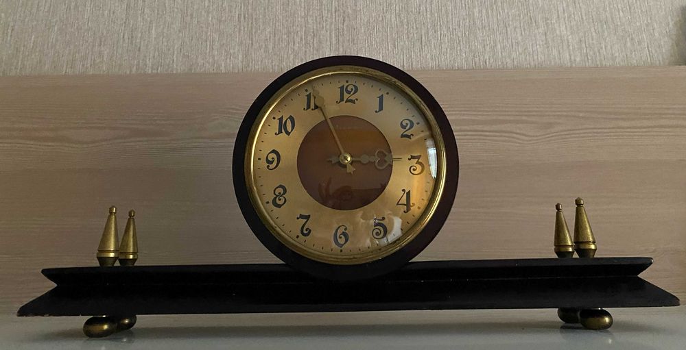 Продам старинные часы Весна