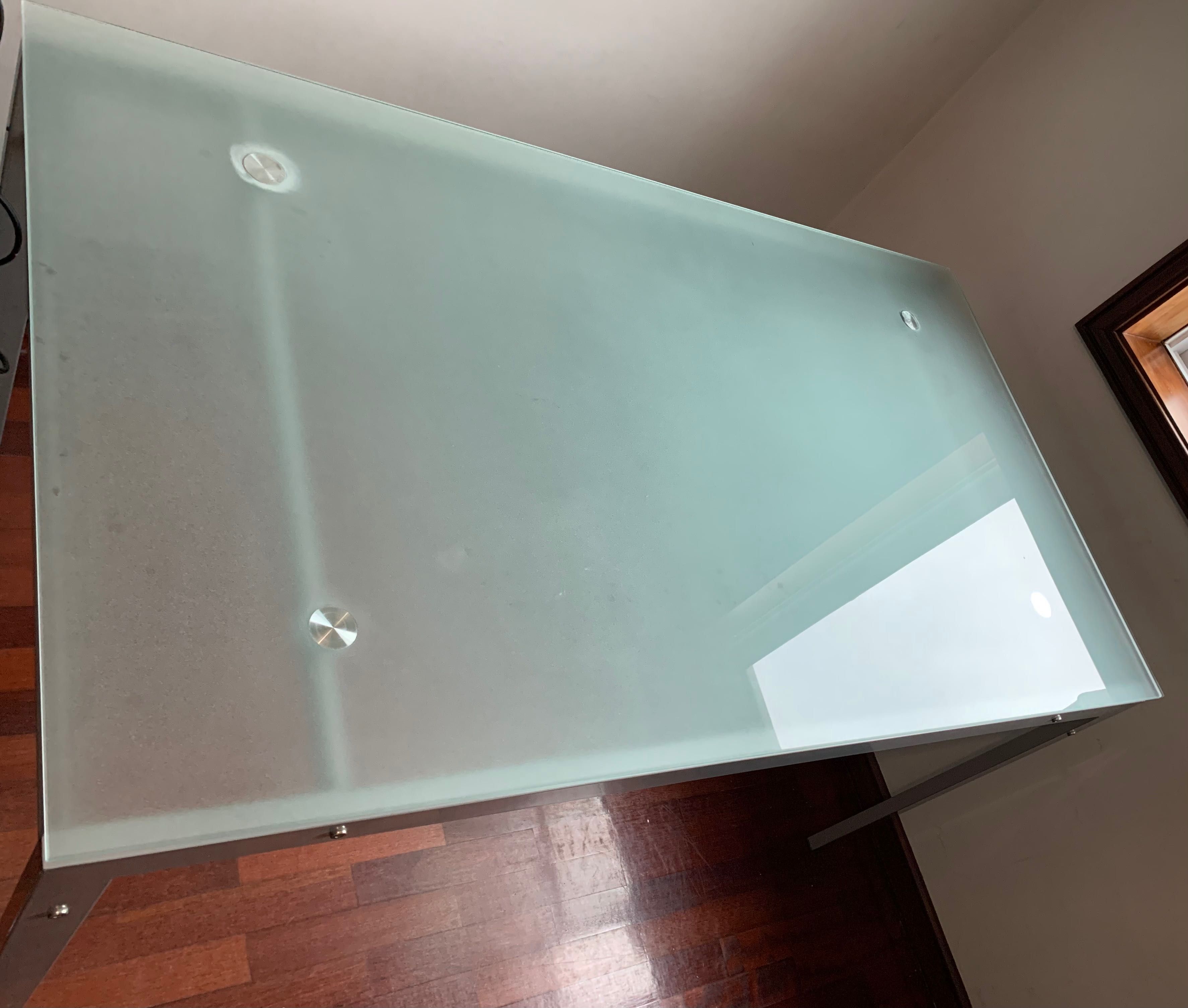 Mesa de cozinha com vidro temperado 140x80 + 4 cadeiras