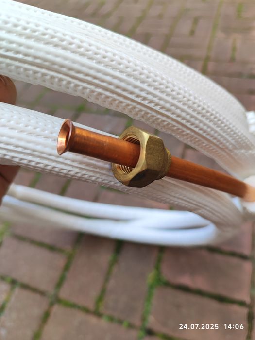 Zestaw rur miedzianych o średnicach 1/4 i 3/8 cala