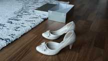 Buty damskie ecru 36/38 skorka ekologiczna, z kokardką