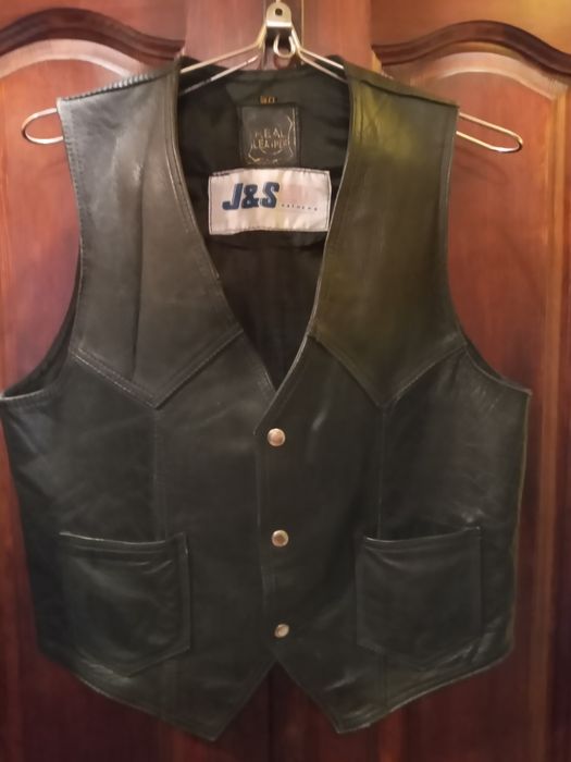 Жилетка натуральна шкіра. Стан чудовий.