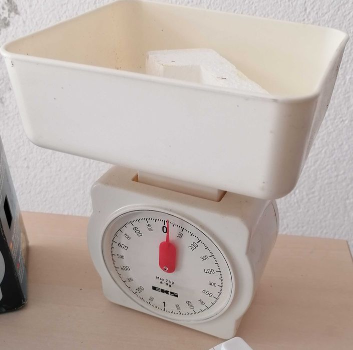 Balança cozinha, cesto e gaveta, tudo por 5€
