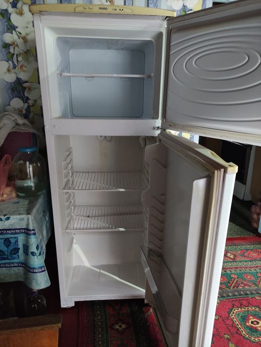 Продам холодильник на дві камери. Б/У