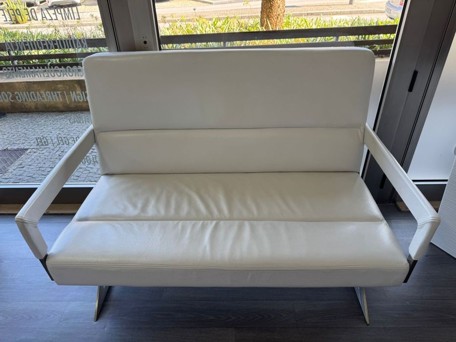 Sofás em pele branco