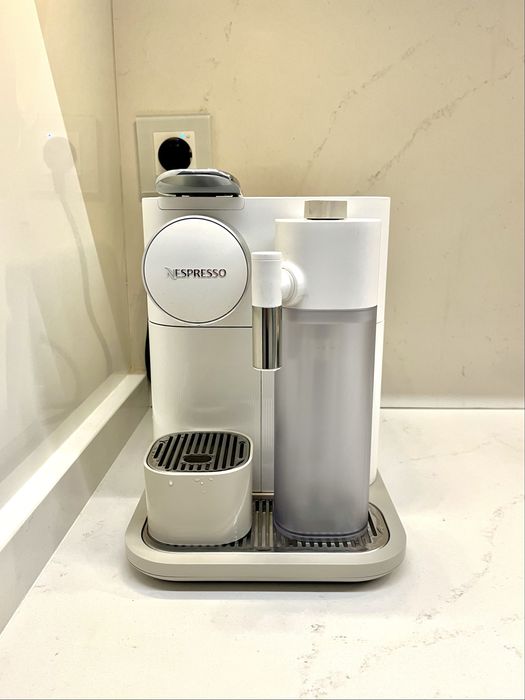 Maquina Nespresso DeLonghi Gran Lattissima