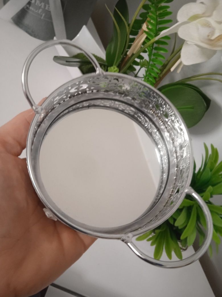 Okrągła taca dekoracyjna lustrzana srebrna podstawka