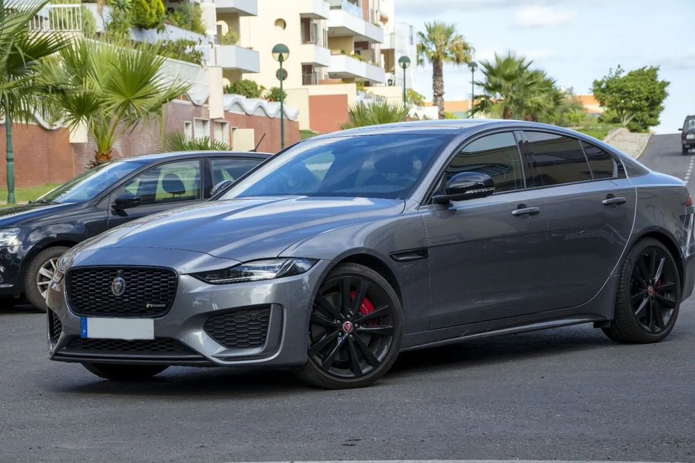 Jaguar XE 2.0 i4 R-Dynamic Black