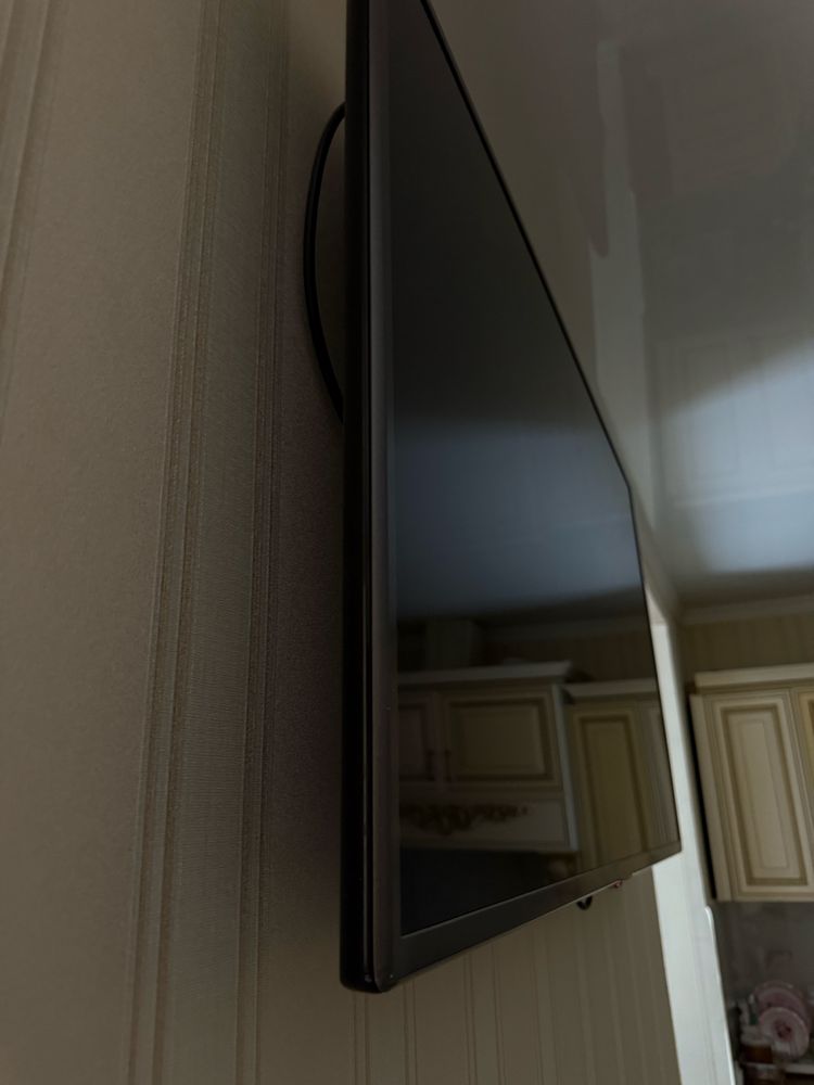Продам телевизор LG ( не смарт) 43 дюйми