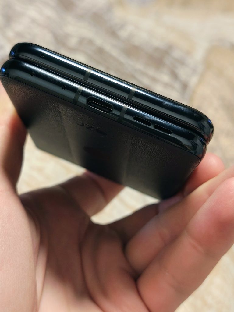 Motorola razr 50 ultra, 15 android   8 256 стан нового, компл