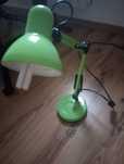Zielona lampa na biurko