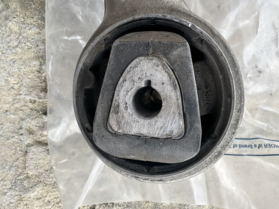 Рычаг нижний передний правый на бмв х5 е 70 б/у оригинал