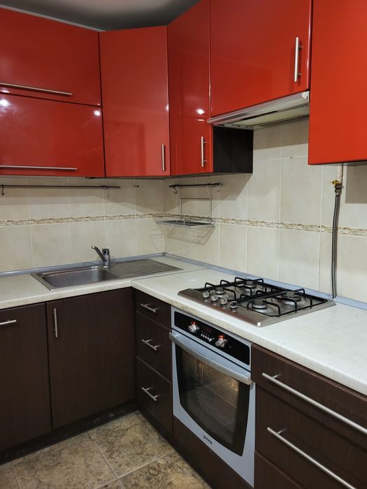 Кухонні меблі з технікою.