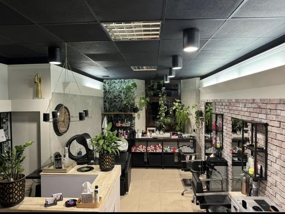 Odstąpie salon fryzjerski w centrum Wrocławia. Parking dla klientow.